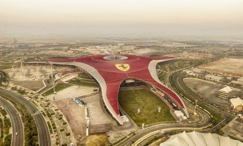 Vue aérienne du Ferrari World Abu Dhabi