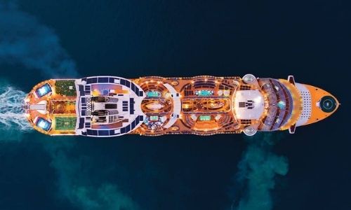 L'un des magnifiques navires de la Royal Caribbean International vue de haut