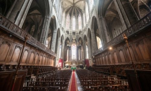 L'intérieur de la cathédrale Saint-Just-Saint-Pasteur