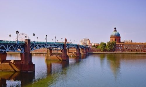 Le pont Saint-Pierre et le Dome de la Grave devant la Garonne