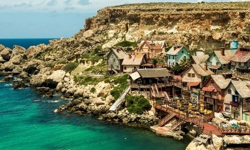 Le village de Popeye à Majorque dans une baie reculée