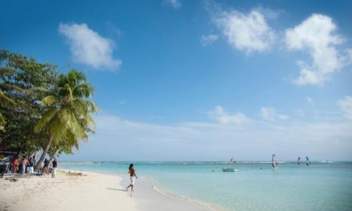 Les plages de sable blanc en Guadeloupe 