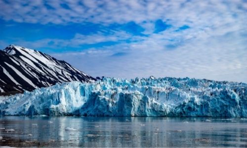 Les glaciers et montagnes du nord-ouest du Svalbard