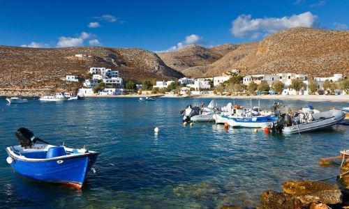 Le village de Chora de pêcheurs de Folegrandos et ses habitations blanches