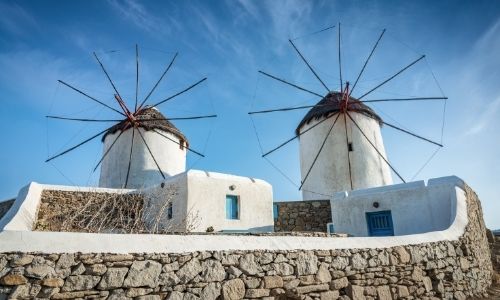 Deux des moulins blancs de Mykonos 